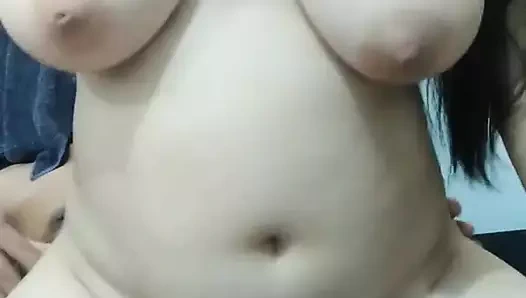 Güzel vücutlu ve büyük memeli 💦 süper ateşli pinay genç kız?