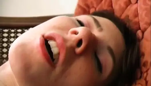 Durdurulamaz mastürbasyon, Alman kökenli vol heyecanlı kediyi gösterdiği pov'de çekildi. 1