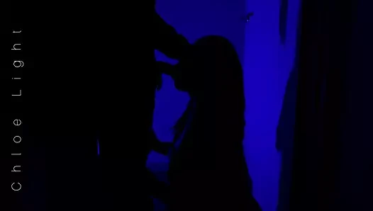 Bir gece kulübünde bir yabancıya rastgele oral seks