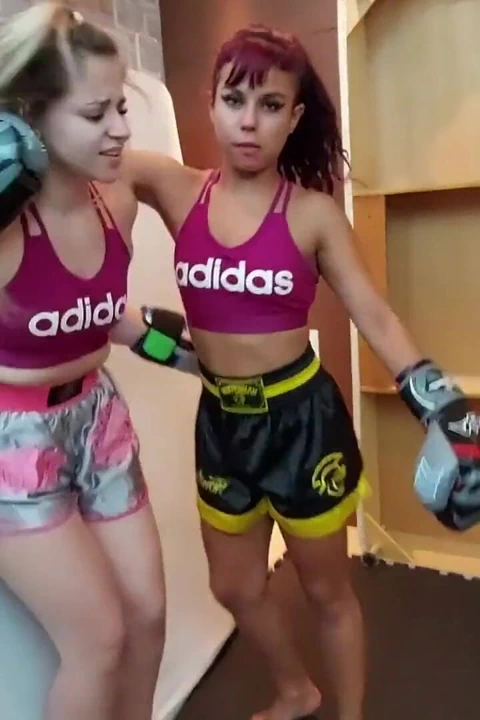 Gerçek dövüş muay Taylandlı aşağılama - tatlı sarışınla dövüşelim