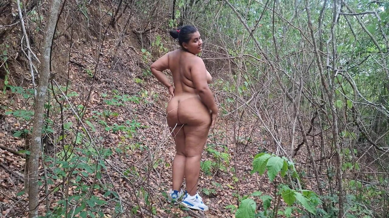 BBW Latina walks outdoors naked and uses her dildo