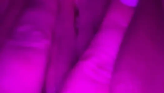 Döl dolu amcık çok sert fışkırtıyor