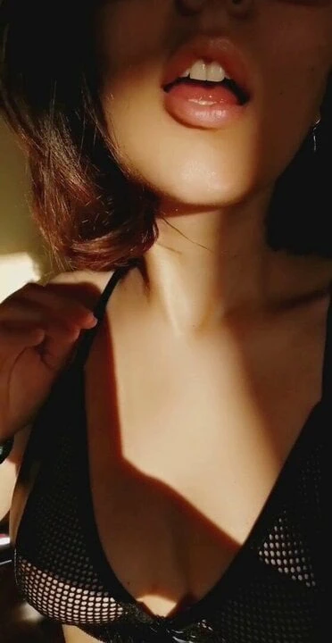 Eğlencede bana katıl, beni angela.red999'da yakala