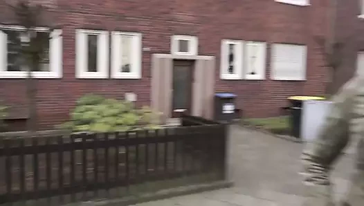 alma yukarı bir alman MİLF fahişe için üçlü