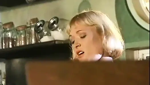 Evli kadınlar evde yalnız: evli kadın #111