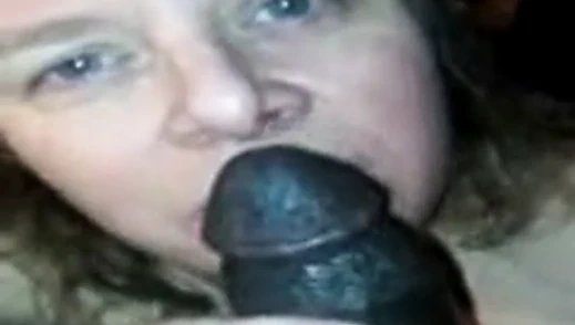 Güzel beyaz kız berbat büyük siyah canavar horoz