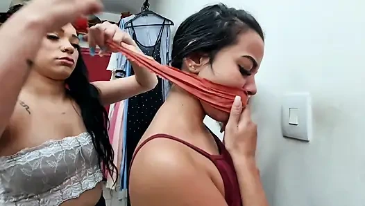 Eller ağzına lezbiyen hakimiyeti üst kızlar