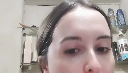 Soyunuyor, ayakkabılarımı çıkarıyor, makyajımı çıkarıyor, yatacak her şey. Sweet Dreams My Loves