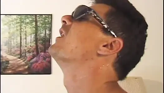 Çok çirkin xxx cankurtaran orta yaşlı seksi kadın yatak odasında sikişiyor
