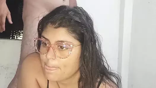 Üvey kız kardeşimle bilet gösterisi orgazm oluyor ve götünü sütle dolduruyorum