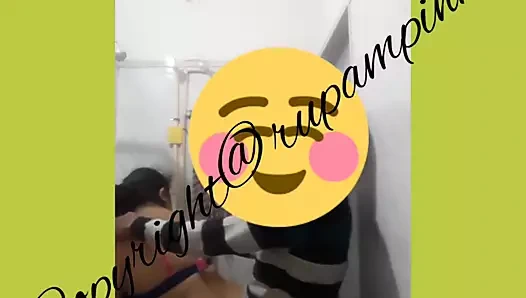 Hint sürtük karısı pinki tuvalette becerdin.