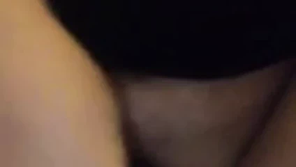 Yalnız kız arkadaş