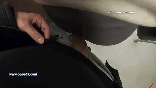 Bir Yabancının Götüne Sikimi Ovuyorum Sonra O Metroda Yarağımı Alıyor
