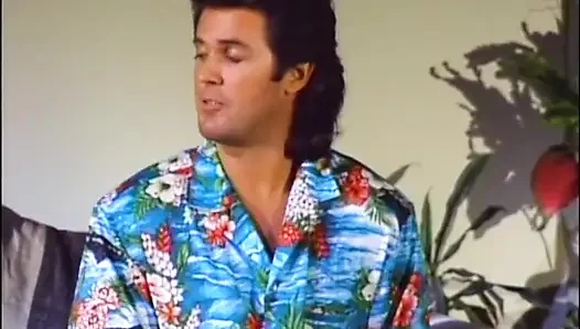 Lezbiyenler plajda 69 pozisyonunda amcık yalıyor