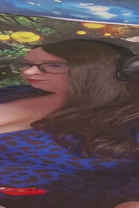 Ssbbw tanrıça çalışırken atıştırıyor