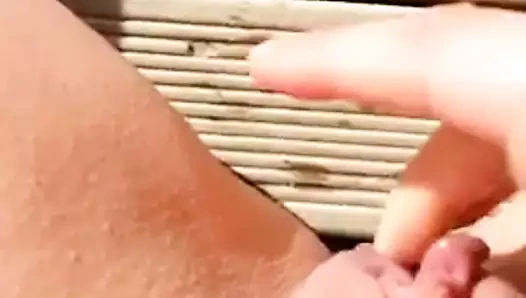 O parmaklar kendini açık ve squirts pov