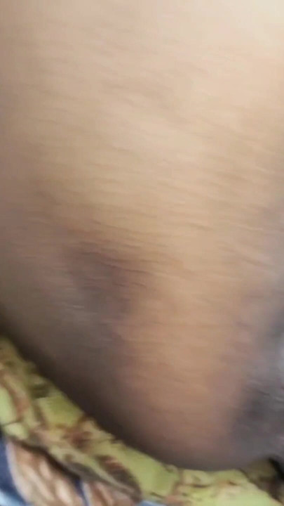 Hintli üvey kız kardeş üvey erkek kardeşini götten domaltarak sikiyor Hintçe videoda sert seks | Klip 2