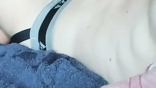 Boşalma dildo ile oynuyor