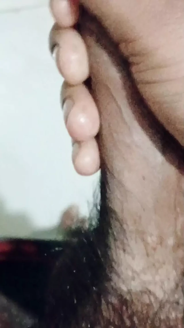 Biri sert penisimi götüne ve amına sokuyor