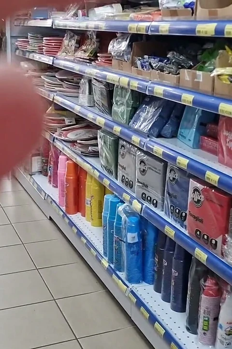 Dev balonlara hayran balon dükkanı turu, parlak lateks ve duyusal azdırma