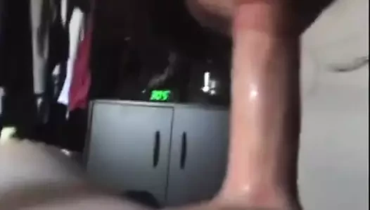 Amina bir çük emmeyi biliyor