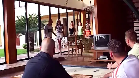 Tatilde partner takası! Deli gibi yapıyorlar!