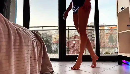 Tek arkadaşlar: ayaklarıma tapıyor ve boşalıyor