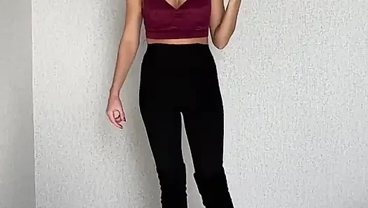 Giantess minik erkekleri sıkıyor ve yiyor