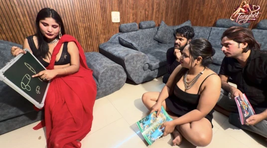 Khushi adlı bir öğretmen öğrenciye ders sırasında nasıl seks yapmayı öğretti.