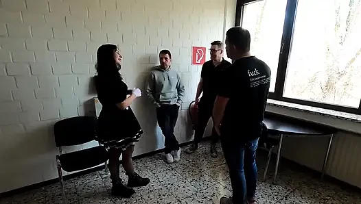 Emma için 3 adam! Karnaval partisi için harika bir bahis!