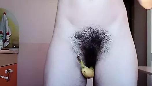 Benim kıllı am ile bir muz tutarak