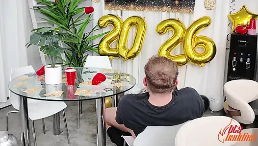 Ateşli sarışın tatilde seks kaseti yapıyor - chloe rose