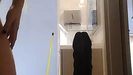 Siyah dildoya biniyor