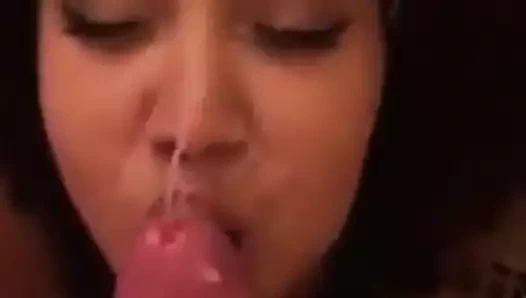 Dağınık yüze boşalma