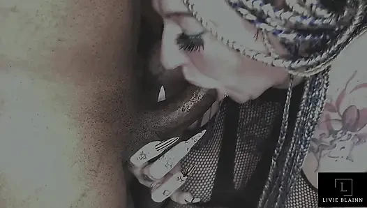 Ayaklarıma masaj yaparsan sana bir ikramda bulunacağım