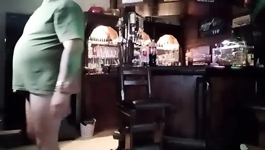 Sarışın küçük kırmızı başlıklı kız biraz sevişiyor