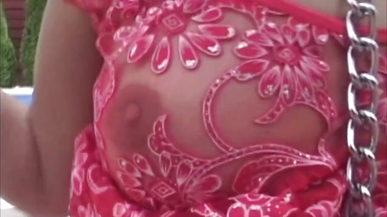 Yakalı esmer orta yaşlı seksi kadın havuzda yarak alıyor