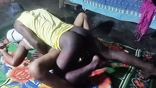 Hintli desi karı koca Hintçe sikiliyor