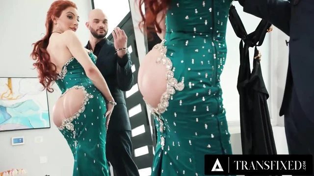 Transfixed - kızıl saçlı modacı Ariel Demure asılı tasarımcının yarağını tatmak istiyor
