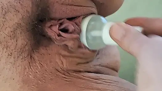 White MILF Piss on Her Feet and Anal and Vaginal Insertion