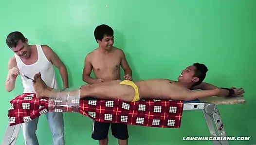 Asya oğlan rave bağlı ve tickled