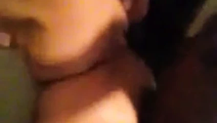 Kırmızı kemikli nine götüne sokuyor