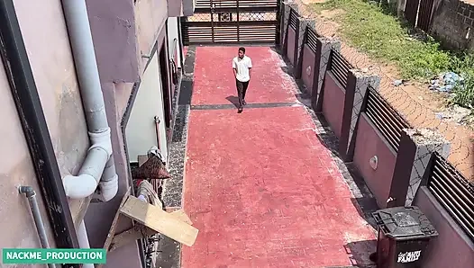 Erkek arkadaşım beni ziyarete geldi ve sonunda büyük üvey kız kardeşimi sikiyor