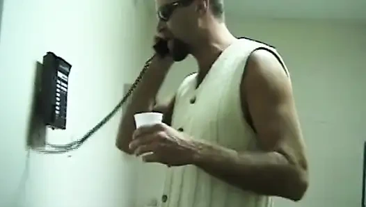 Ateşli esmerin kıllı tek başına parmaklama ve buharlı lezbiyen üçlü seks