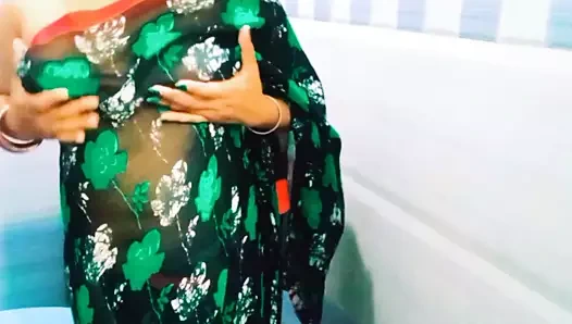 Bhabi banyo beni nahat wakt pisab kar diya