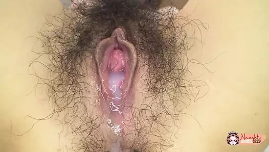 Utangaçlık, ikinci Keiko Hattori'nin Asyalı şeker duvarlarına kaymasını hissediyor