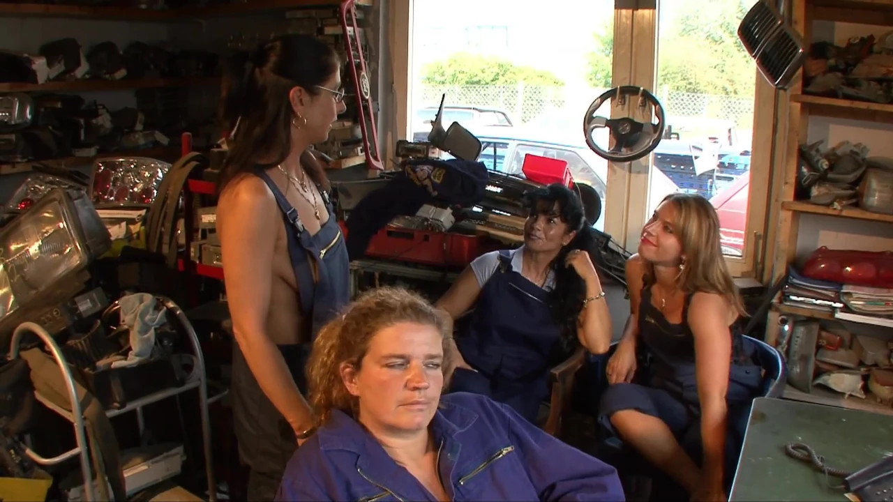 कार स्क्रैपयार्ड में सेक्स 2