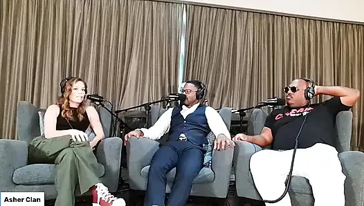 Yetişkin şovmenler katie kush, jamie knox ve mrflourish podcast'i asherclantv ile kanepede konuşuyor