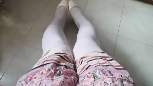 Külotlu çorap teaser 2 ile beyaz patent pompaları