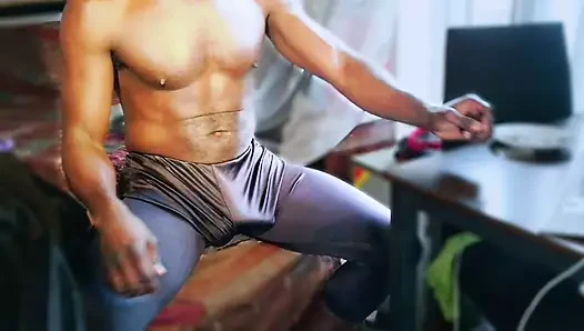 Bu Lycra benim üzerimde oldukça sıkı ve Boiz, her şeyi ortaya çıkarıyor. Beni sokaklarda böyle gördüğünü hayal et.